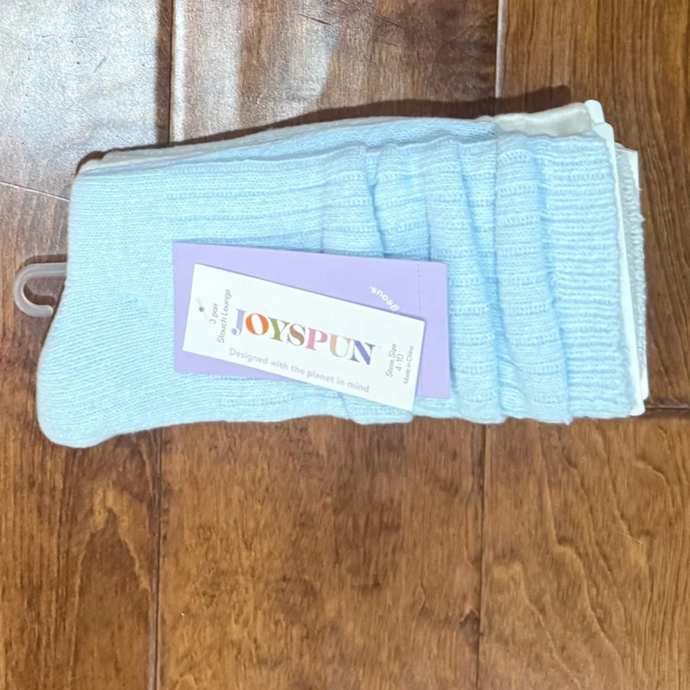 NWT size 4-10 Joyspun 3 pack Soft Slouch Socks Blue, Cream, and Gray